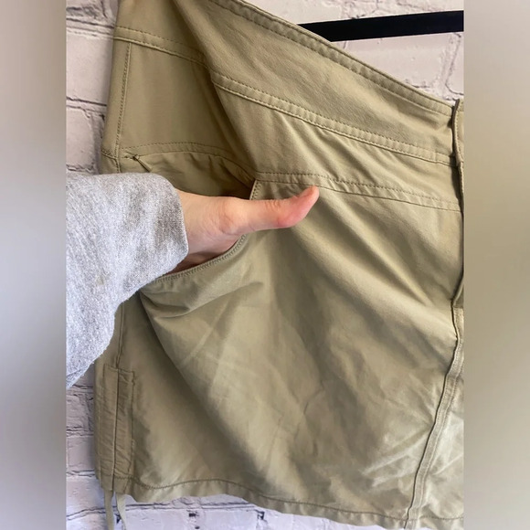 Women’s Cabela’s Khaki Tan Outdoor Anytime Canvas Cargo‎ Hiking Skort Size 16 - Picture 4 of 12